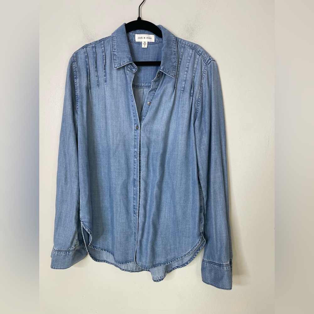 Cloth & Stone NWOT Pleated Denim Chambray Button Down Long Sleeved Shirt Small - Picture 2 of 10